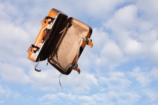 Flying luggage — Stock Photo, Image