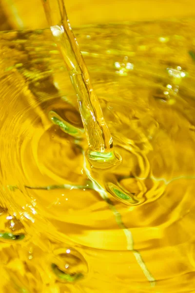 Olie gieten — Stockfoto