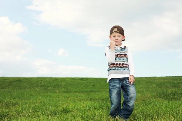 Jongere ponsen de lucht met zijn vuist — Stockfoto