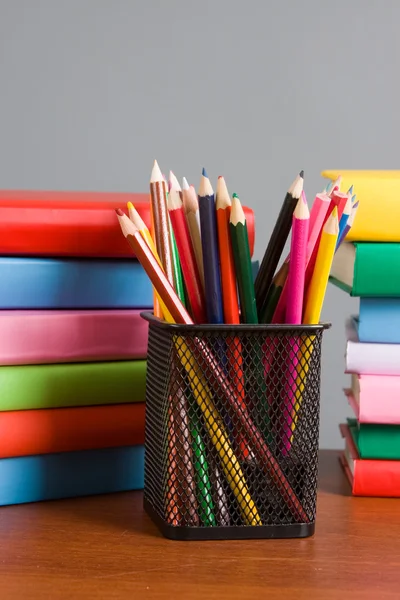 Ołówki i książki — Zdjęcie stockowe
