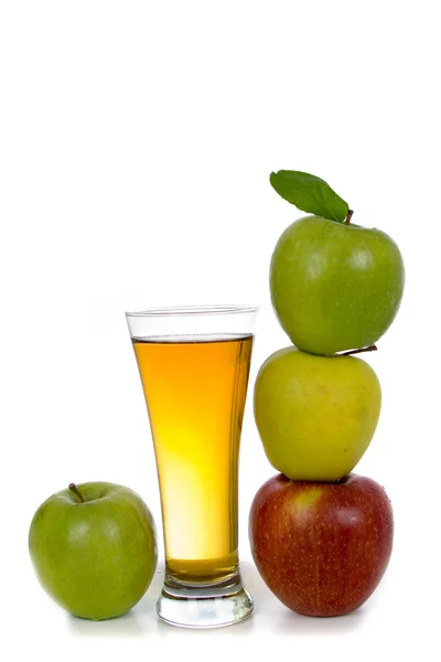 Äppeljuice och äpplen — Stockfoto