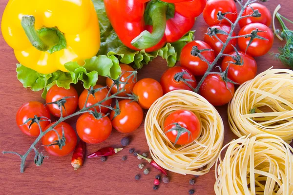 stock image Pasta and fresh vegetables