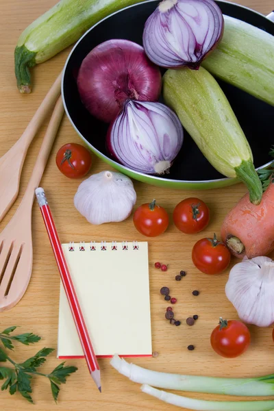 Čerstvá zelenina a notebook — Stock fotografie