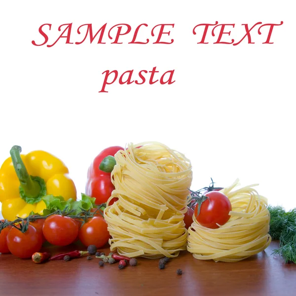 意大利面食和新鲜蔬菜 — 图库照片