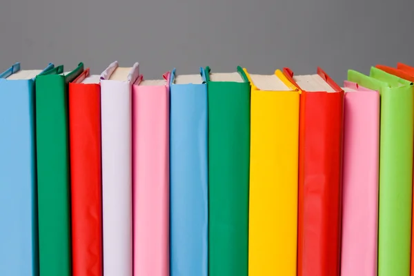 Pila di libri colorati — Foto Stock
