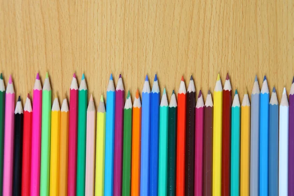 Многоцветные карандаши — стоковое фото