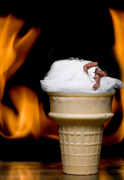 불타는 아이스크림의 신부 — 스톡 사진