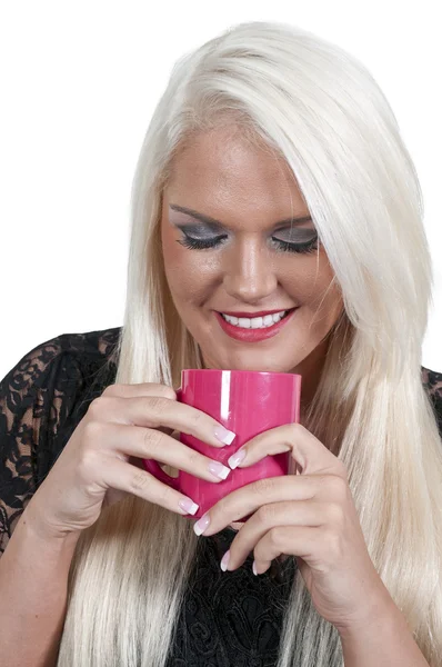 Жінка п'є каву — стокове фото