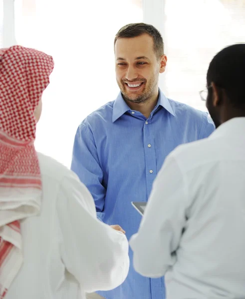 Reunión de negocios en algún lugar de Oriente Medio — Foto de Stock
