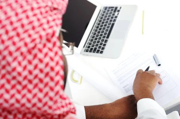 アラビア語の実業家の作業 — ストック写真