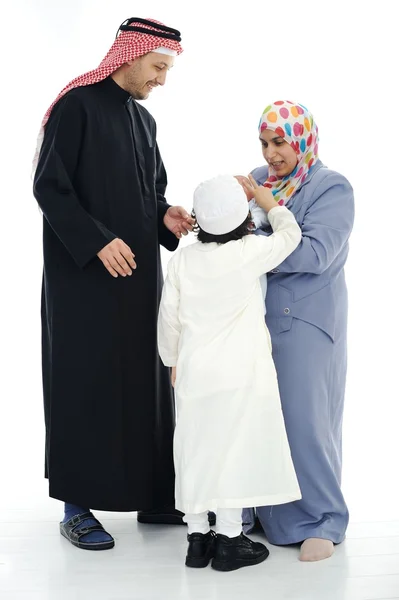 幸せなイスラム教徒の家族 — ストック写真