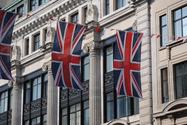 Londra'da İngiliz bayrakları — Stok fotoğraf