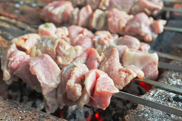 Meat grilling over charcoal — Stock Photo, Image