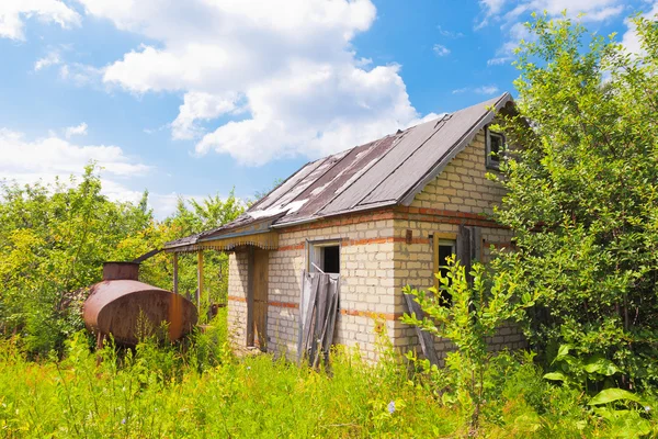 Abandoned hut — Stock Photo, Image