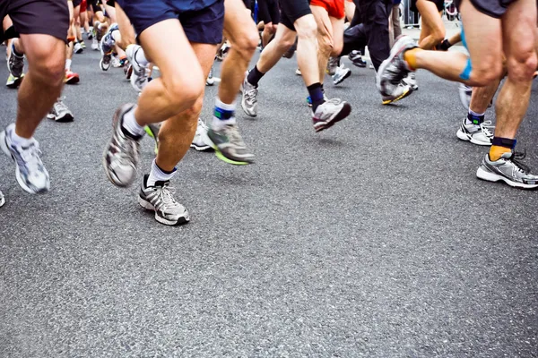 Running marathon on city street — Stock Photo, Image