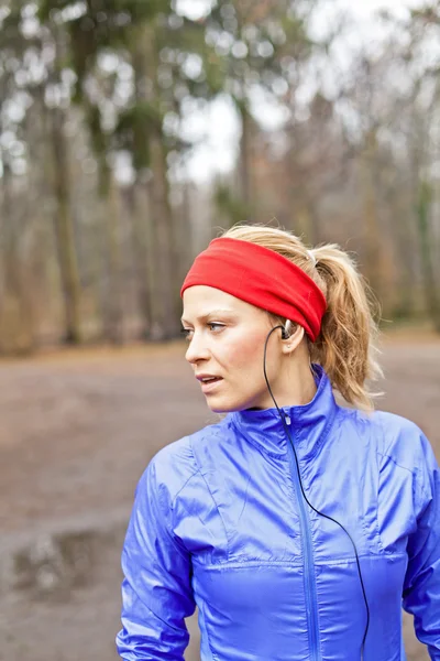 Kvinna löpare — Stockfoto