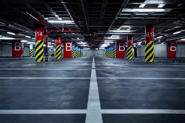 Ondergrondse parkeergarage — Stockfoto