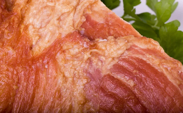 Smakelijke gerookt vlees met Dille op een witte achtergrond — Stockfoto