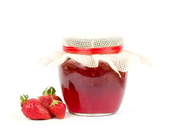 Strawberry jam op wit — Stockfoto
