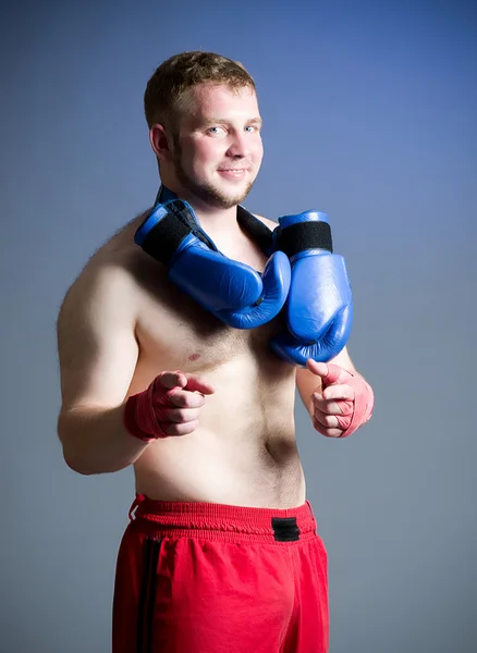 Retrato de boxeador sobre fondo oscuro — Foto de Stock