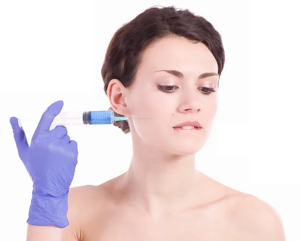 Krásná žena dostane injekci do obličeje — Stock fotografie