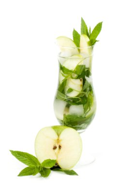 beyaz zemin üzerinde apple ile klasik bakire mojito yaz