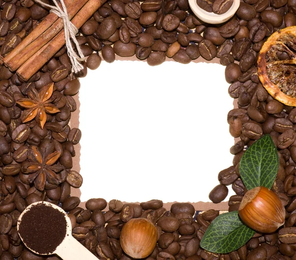 Granos de café y dulzuras en marco — Foto de Stock