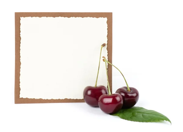 Rosso ciliegia fresca con banner su sfondo bianco — Foto Stock