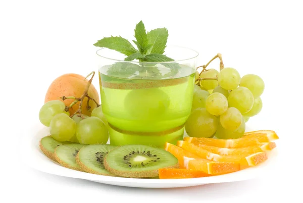 Chutné barevné želé s ovocem na bílém pozadí — Stock fotografie