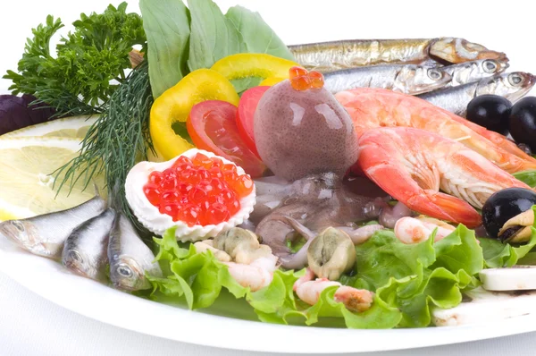 Cóctel crudo de mariscos con verduras —  Fotos de Stock