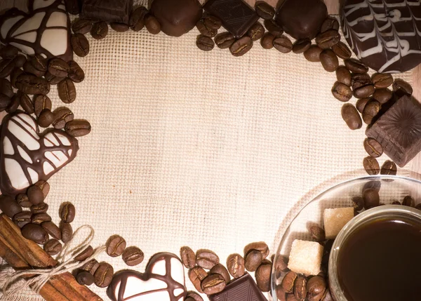 Kahve kahve çekirdekleri üzerine — Stok fotoğraf