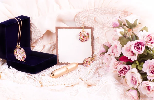 Perle, fiori e merletti — Foto Stock