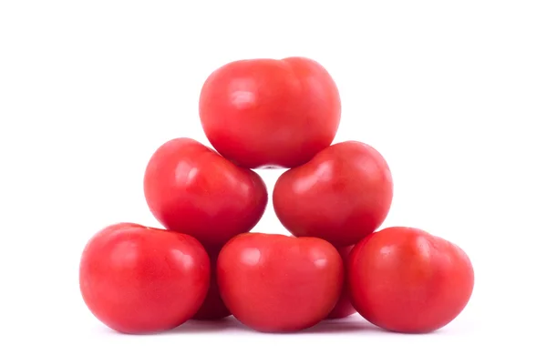 Mooie rode tomaten geïsoleerd op witte achtergrond — Stockfoto