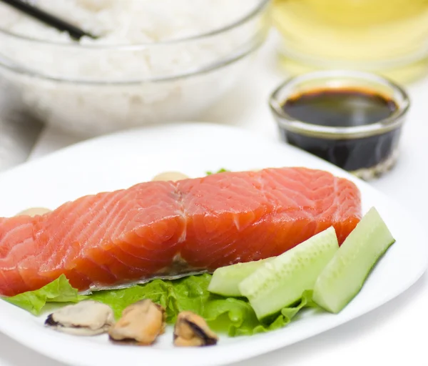Traditioneel Japans eten sushi. ingrediënten voor Japans eten — Stockfoto