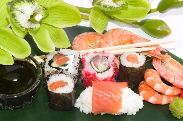 Comida tradicional japonesa Sushi —  Fotos de Stock