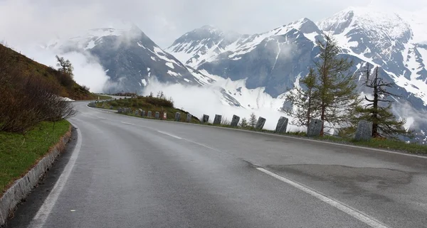 Road at the mountains — Stock Photo, Image