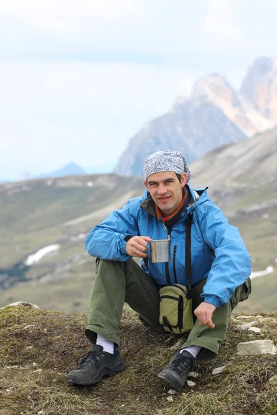 Escursionista in montagna — Foto Stock