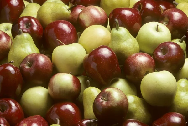 Gemischte Äpfel und Birnen — Stockfoto