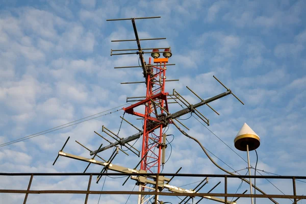 Recepción y transmisión de antenas — Foto de Stock