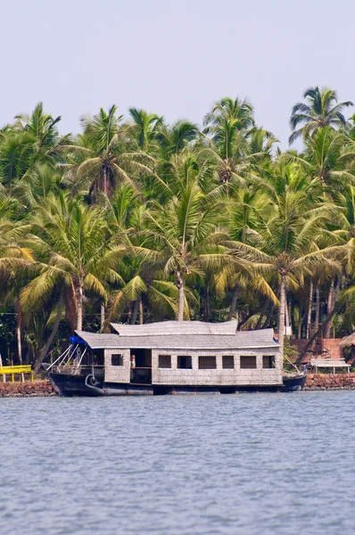 Een woonboot op de backwaters van kerala, india — Stockfoto