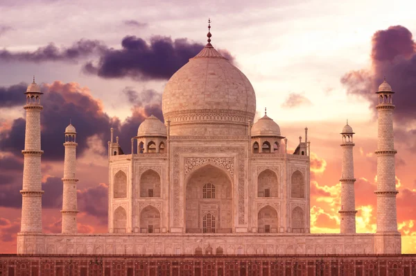 Pôr do sol sobre Taj Mahal mausoléu — Fotografia de Stock