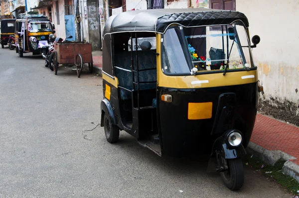 Tut тук - авто рикші таксі в Індії — стокове фото