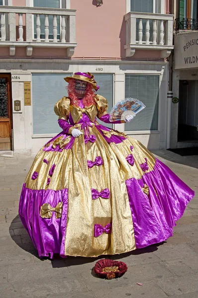 Venice, Olaszország - április 10, 2011, nő jelmez. — Stock Fotó