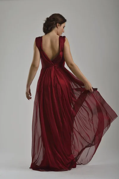 Mujer elegante en vestido de moda posando en el estudio —  Fotos de Stock
