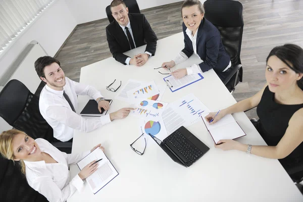 Företag i ett möte på kontoret — Stockfoto