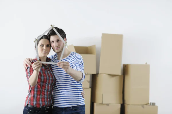 Mladý pár stěhuje do nového domova — Stock fotografie