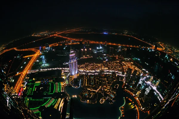 Panorama de la ciudad de Dubai por la noche — Foto de Stock