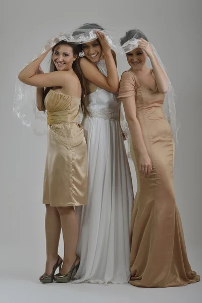 Retrato de una hermosa mujer de tres en vestido de novia —  Fotos de Stock