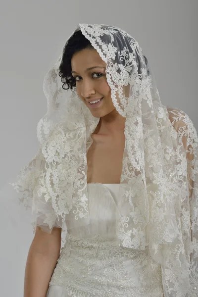 Portrét krásná žena, oblečená jako nevěsta — Stock fotografie