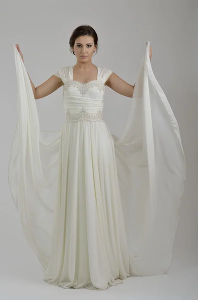 Egy gyönyörű nő öltözve, mint egy menyasszony portréja — Stock Fotó
